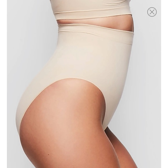 Skims Seamless Sculpting Mid Waist Brief - Clay - Picture 3 of 5